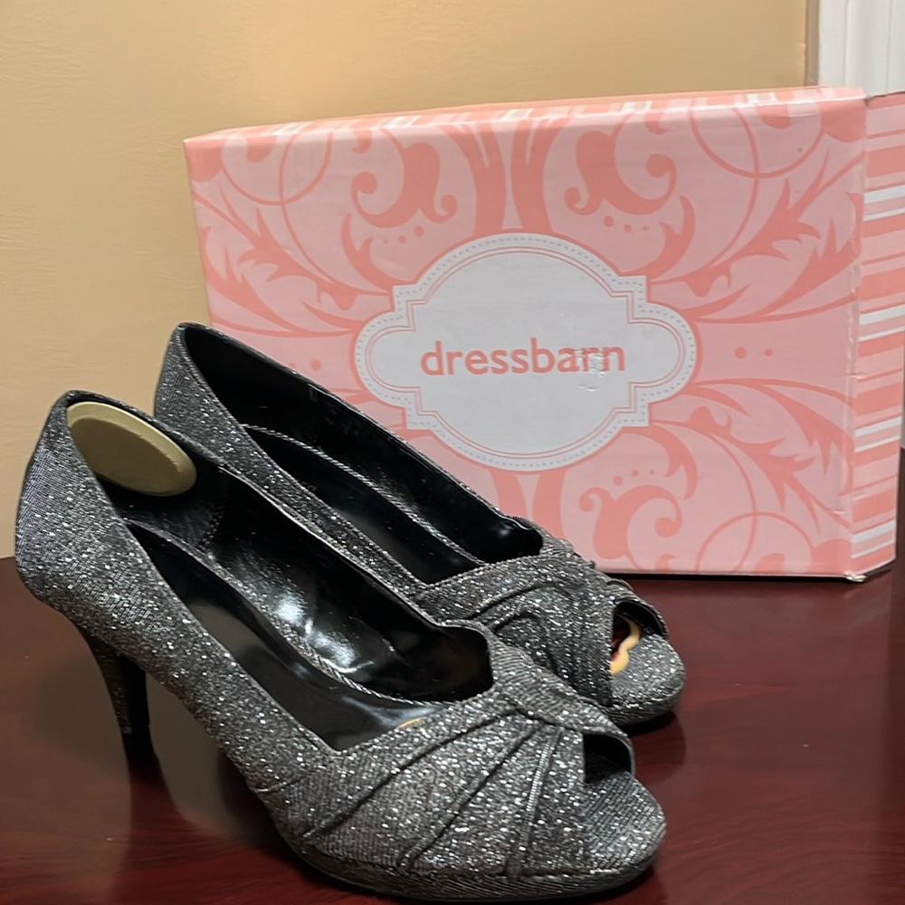 Beautiful classic dress shoes, . Just like brand new heel is about 3”.